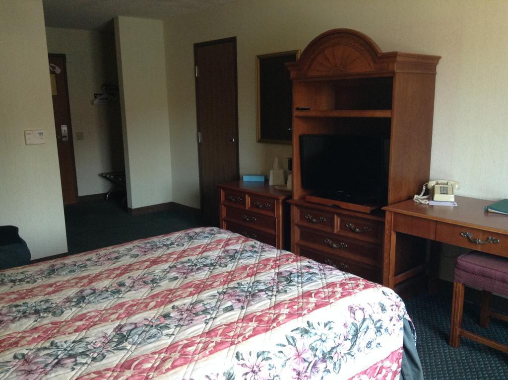 Americinn And Suites By Wyndham Delafield-Waukesha-Milwaukee Kültér fotó