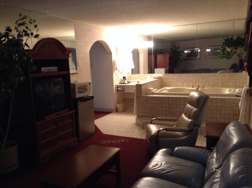 Americinn And Suites By Wyndham Delafield-Waukesha-Milwaukee Kültér fotó