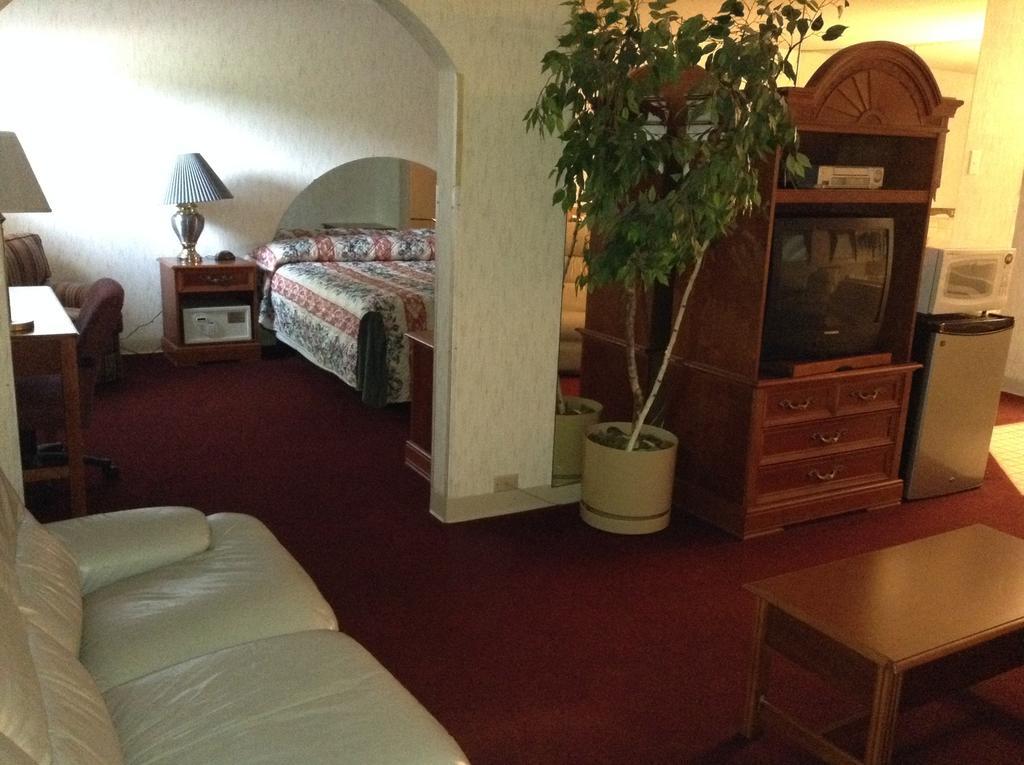 Americinn And Suites By Wyndham Delafield-Waukesha-Milwaukee Kültér fotó