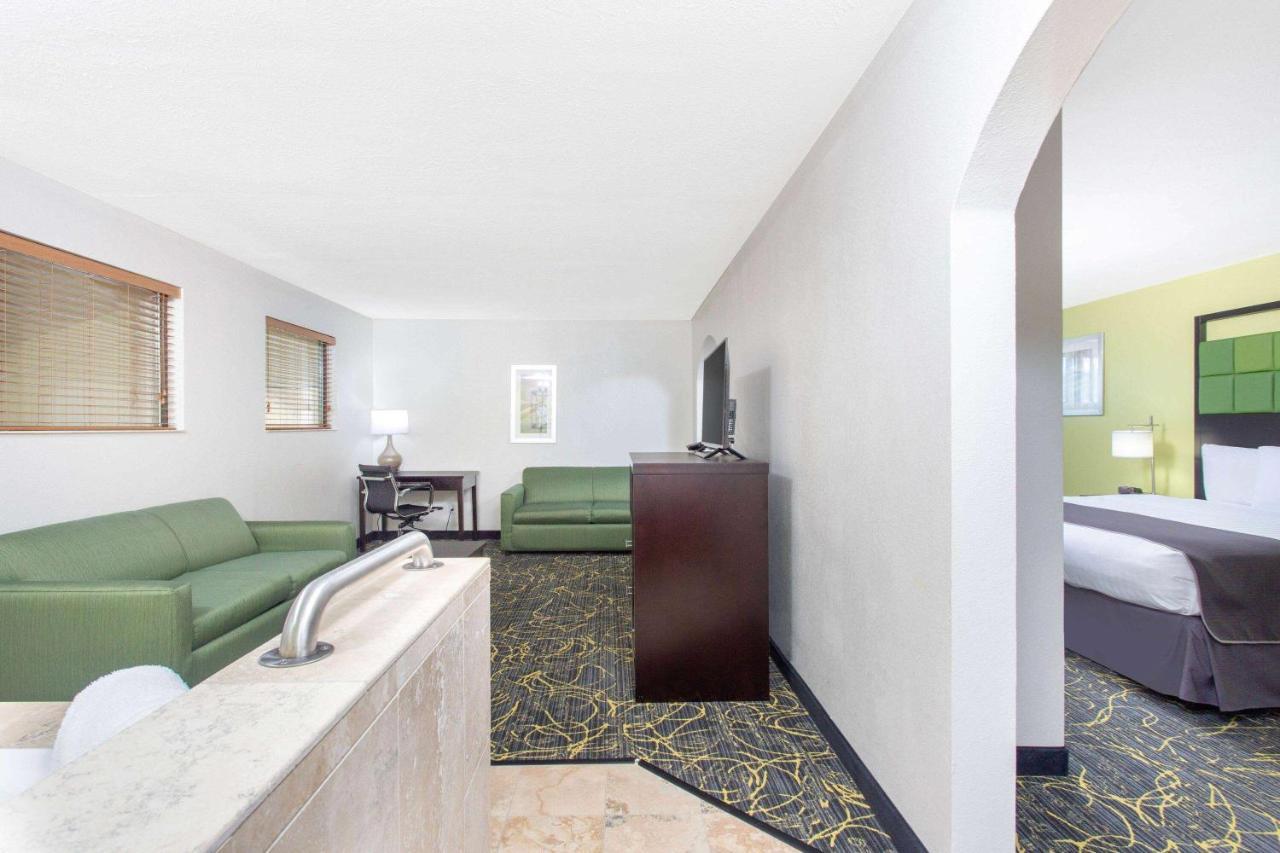 Americinn And Suites By Wyndham Delafield-Waukesha-Milwaukee Kültér fotó