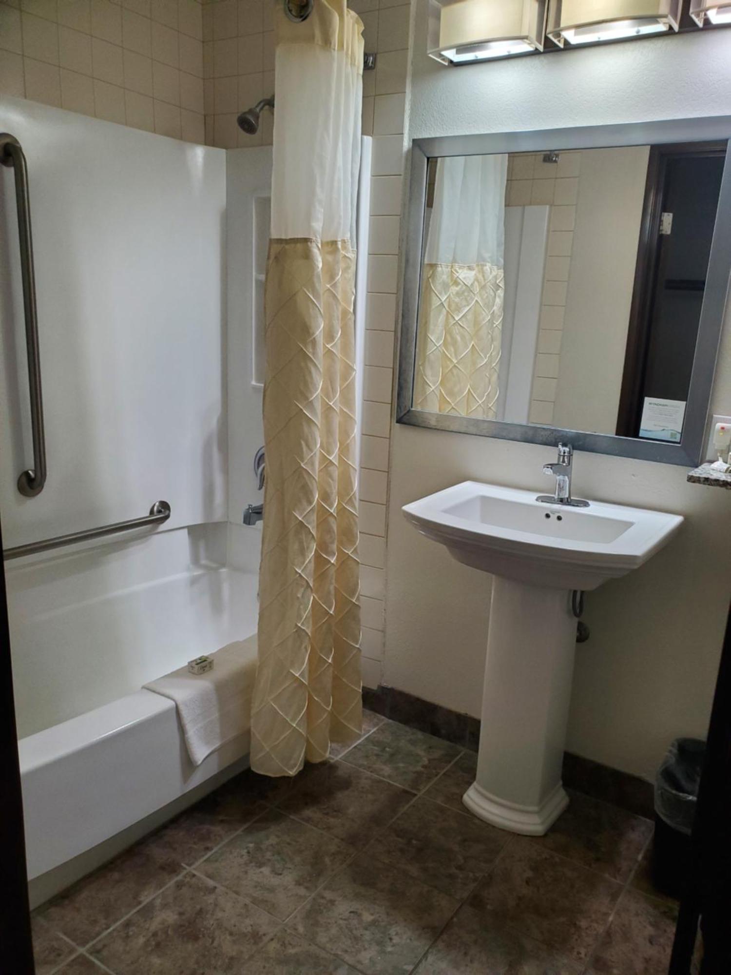 Americinn And Suites By Wyndham Delafield-Waukesha-Milwaukee Kültér fotó
