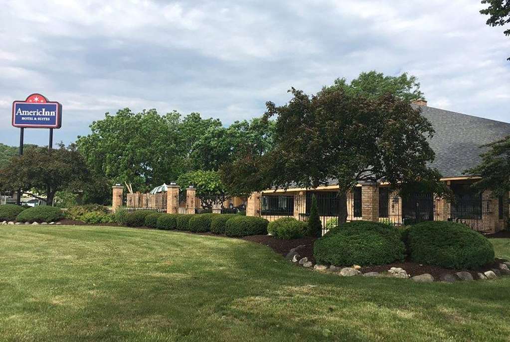 Americinn And Suites By Wyndham Delafield-Waukesha-Milwaukee Kültér fotó