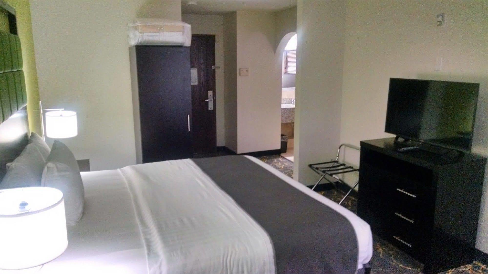 Americinn And Suites By Wyndham Delafield-Waukesha-Milwaukee Kültér fotó