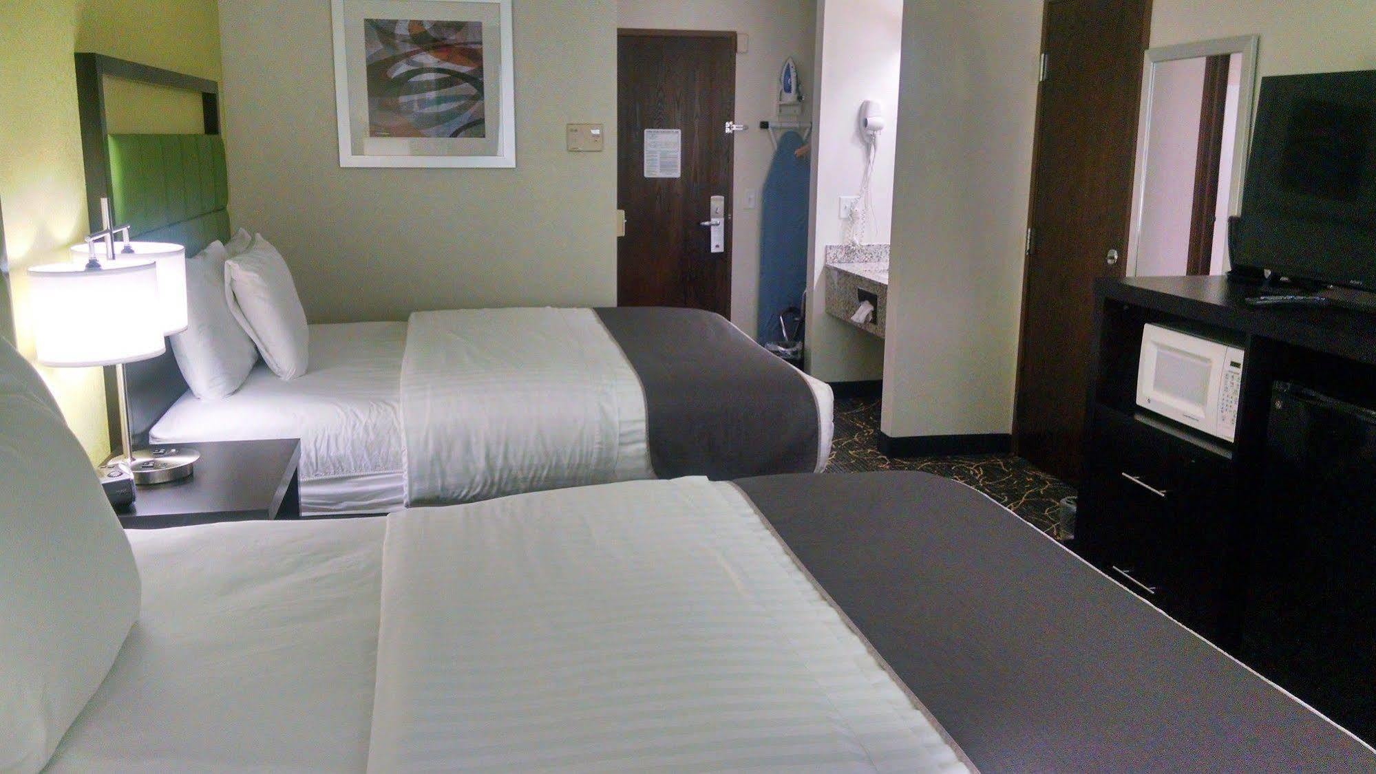 Americinn And Suites By Wyndham Delafield-Waukesha-Milwaukee Kültér fotó